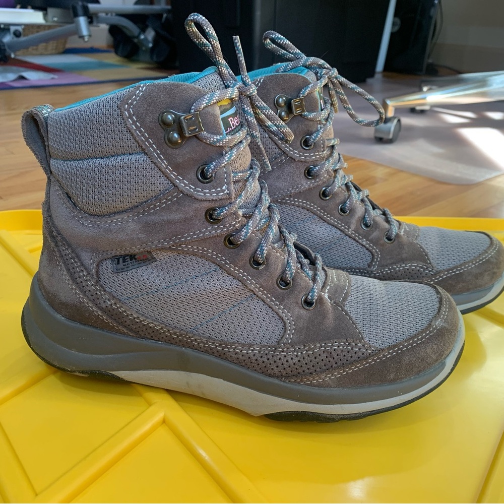 L.L. Bean Women's size 8 Insulated Hightop Sneakers Laceup